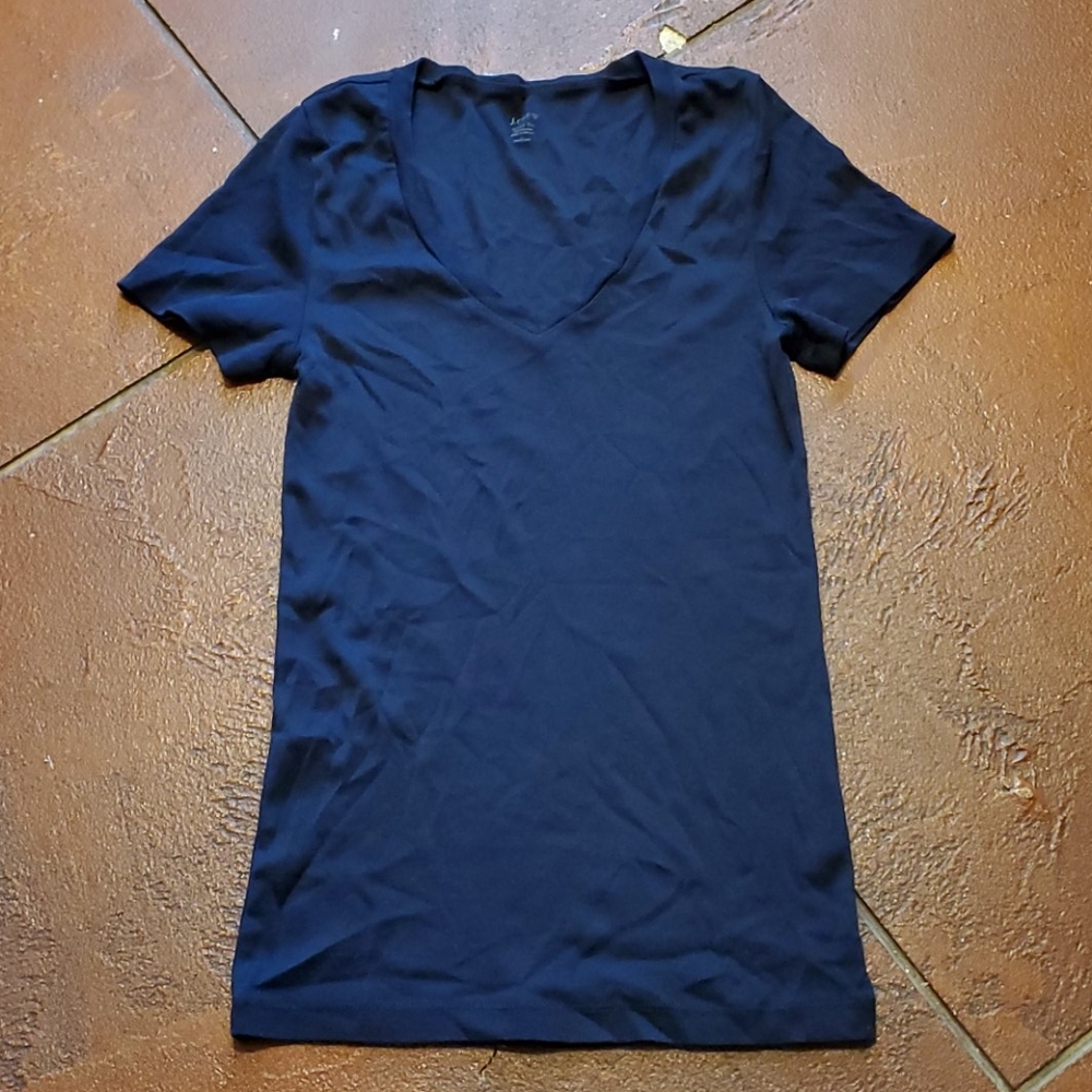 Navy J. Crew V-neck fitted tee - Medium